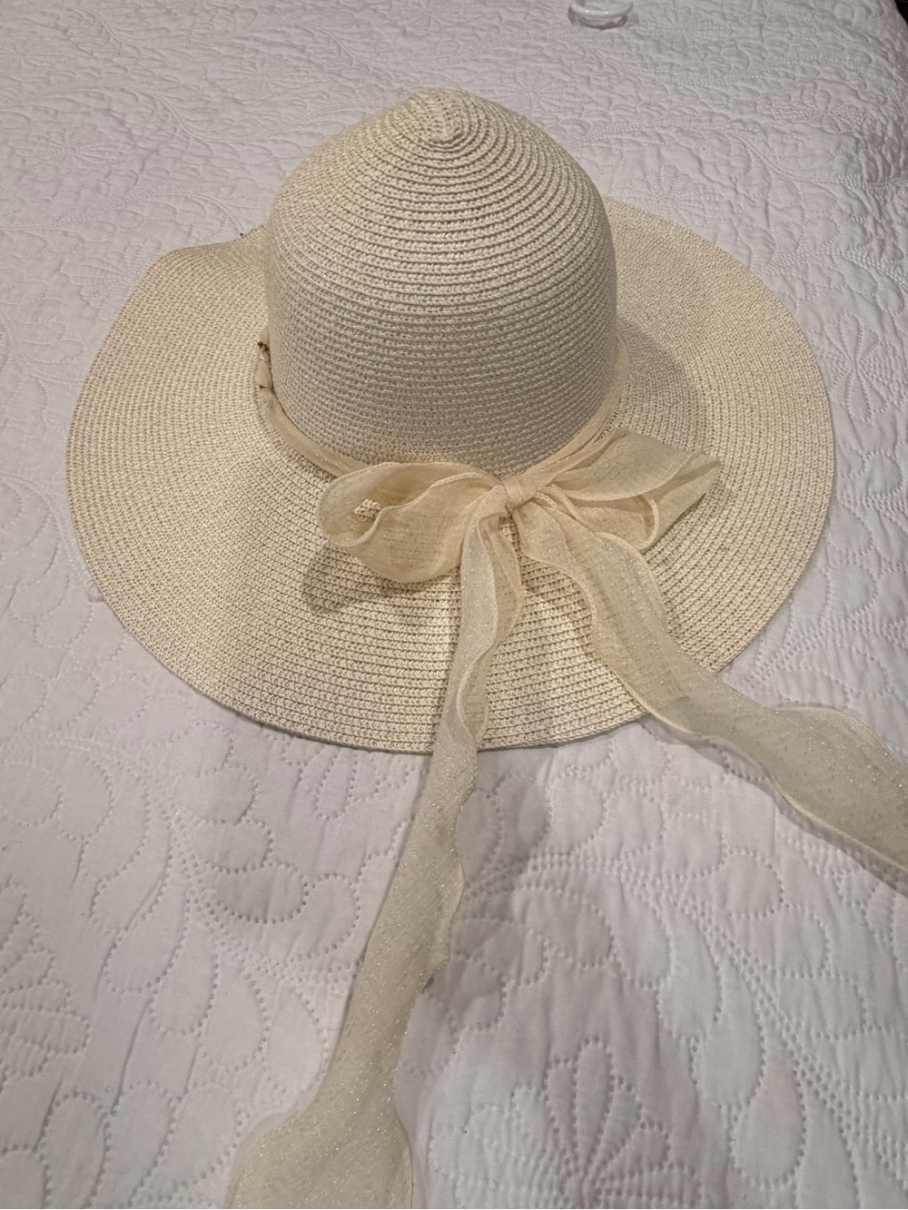 Elegant Cream Wide-Brim Sun Hat with Sheer Bow
